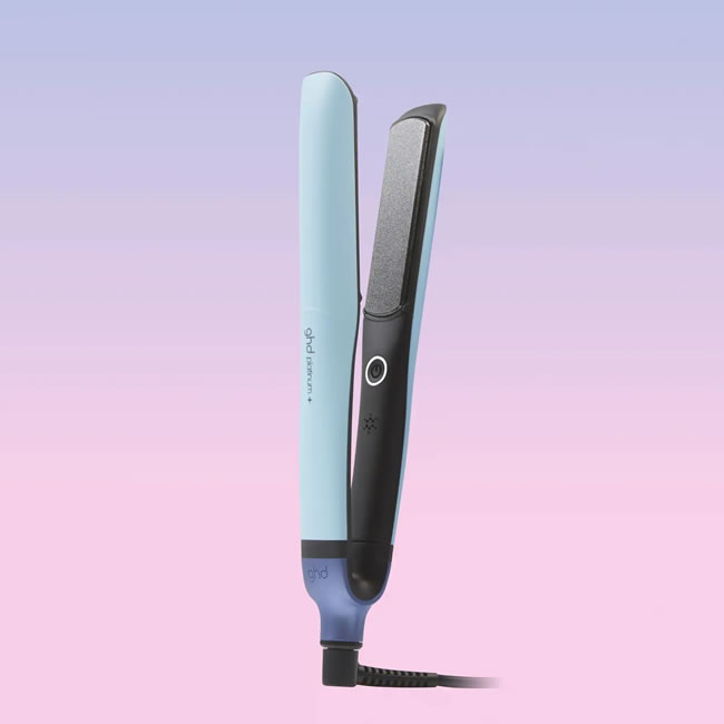 GHD Platinum+ Hair StraightenerPastel Blue PURE BEAUTY